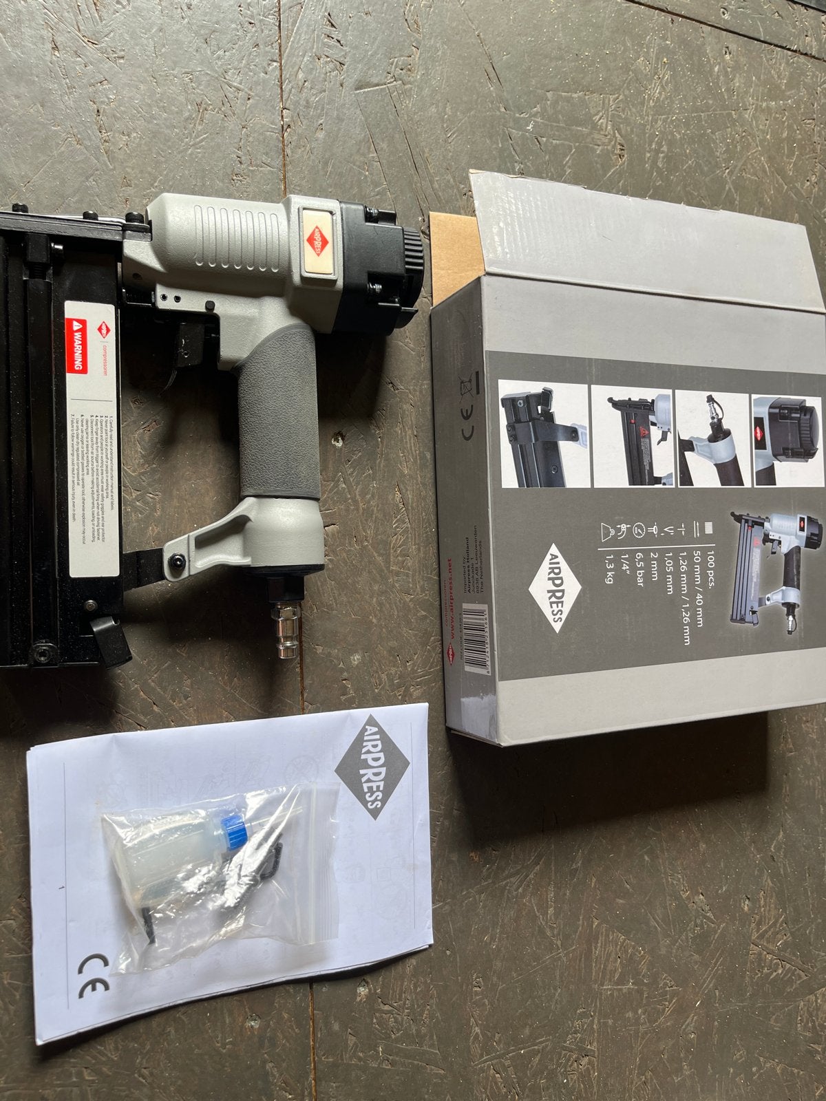 AIRPRESS Pneumatische Tackermachine - Nieuw in doos, Ophalen, Zo goed als nieuw