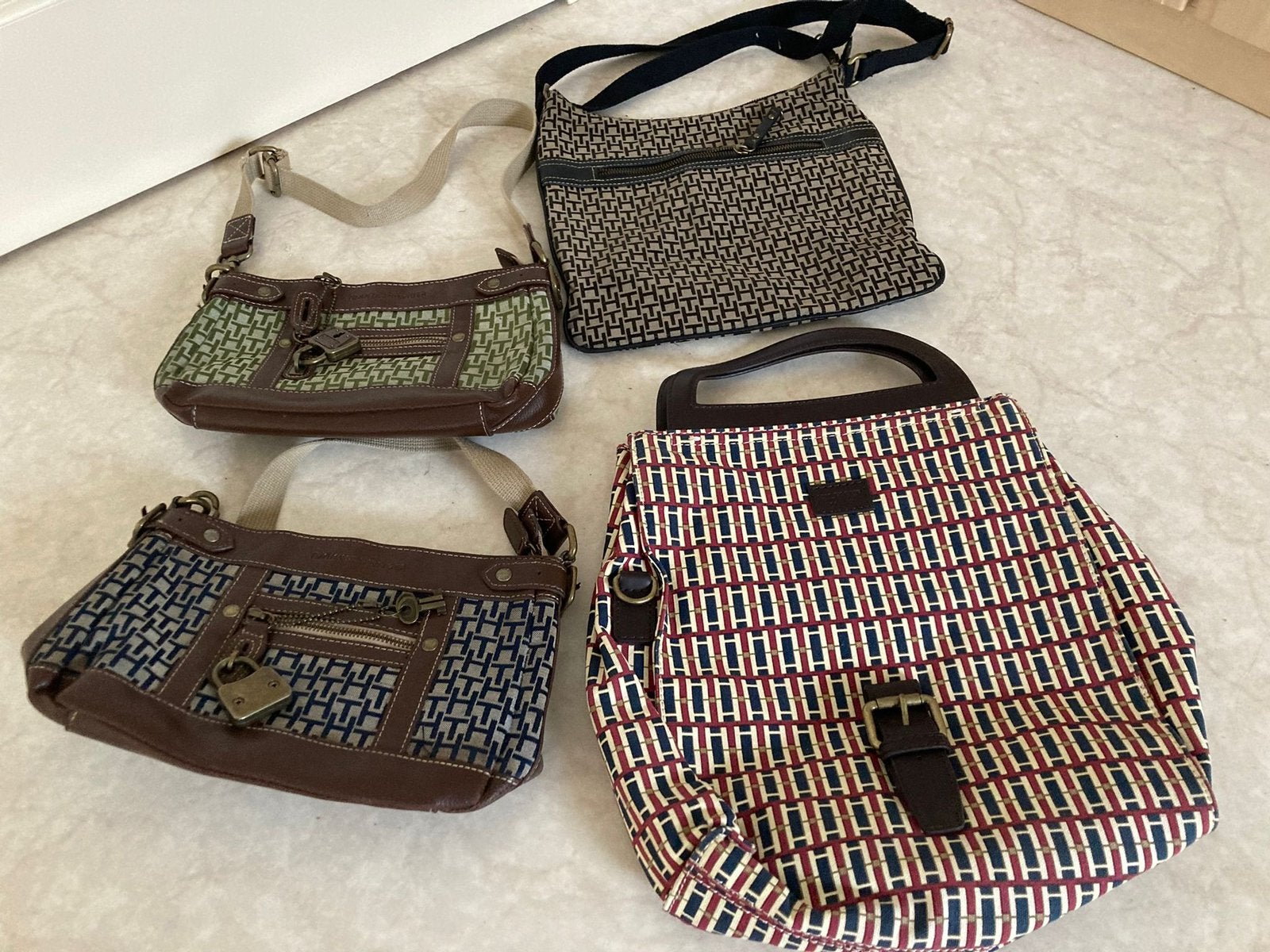 4 tasjes van Tommy Hilfiger voor totaal 10 euro!, Ophalen of Verzenden, Gebruikt, Zwart