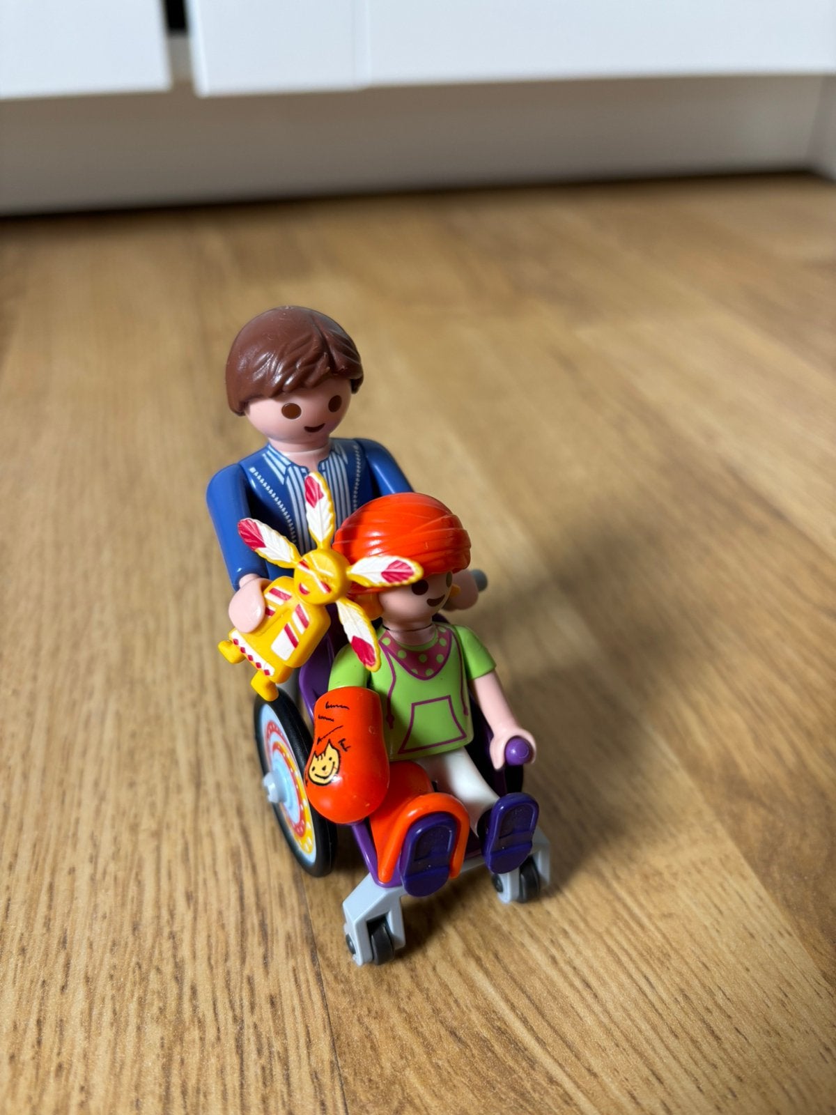 Playmobil figuur met rolstoel en begeleider, Ophalen of Verzenden, Gebruikt, Jongen of Meisje