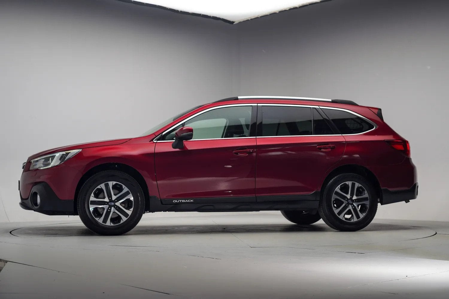 Subaru Outback 2.5i Comfort Aut. [ Carplay Camera Trekhaak S, Auto's, Automaat, 1566 kg, Gebruikt, 4 cilinders