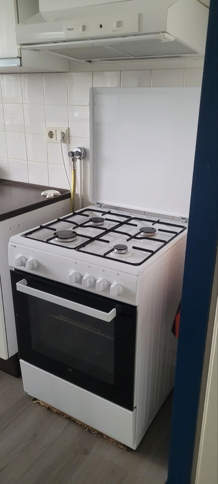 Vrijstaand gasfornuis met oven - Etna FGV160WIT, Witgoed en Apparatuur, Fornuizen, Ophalen, 4 kookzones, Zo goed als nieuw, Energieklasse A of zuiniger