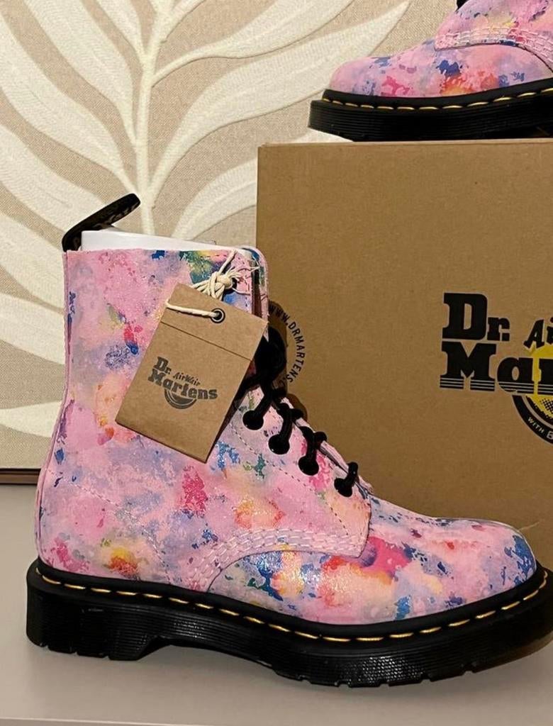 Dr. Martens 1460 Pascal Rainbow Burst Suede Laarzen, Kleding | Dames, Schoenen, Verzenden, Nieuw, Roze, Lage of Enkellaarzen