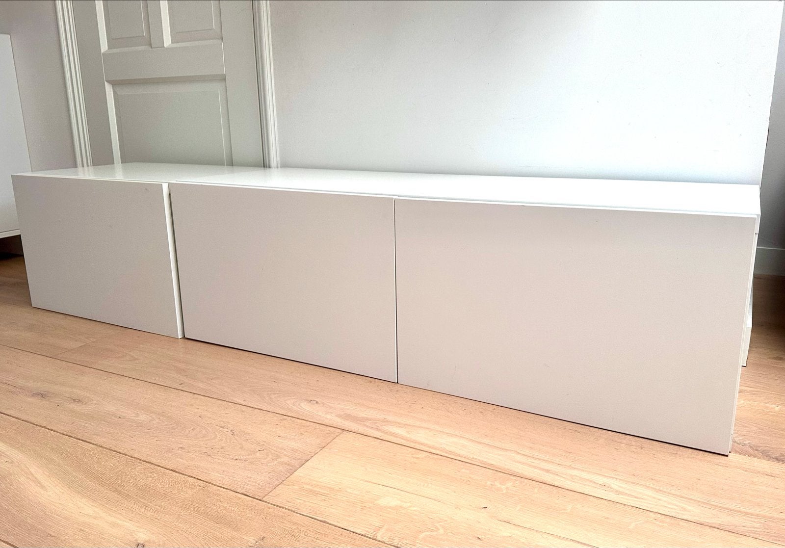 2 witte IKEA BESTÅ kasten met deuren: 120x42x38 en 60x42x38, Ophalen of Verzenden, Zo goed als nieuw