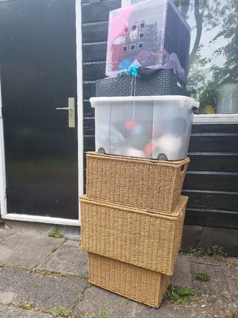 Heel veel wol, Ophalen, Zo goed als nieuw, Breien of Haken, Wol of Garen