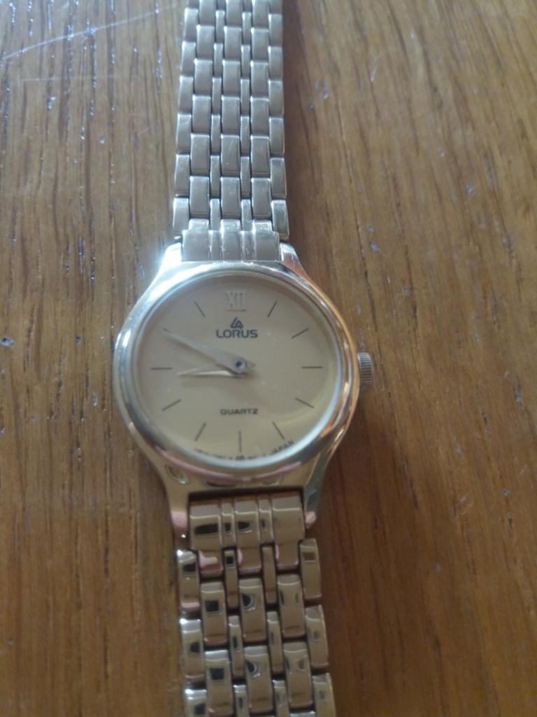 Gouden Lorus dameshorloge - Klassiek en elegant, Sieraden, Tassen en Uiterlijk, Horloges | Dames, Ophalen of Verzenden, Gebruikt