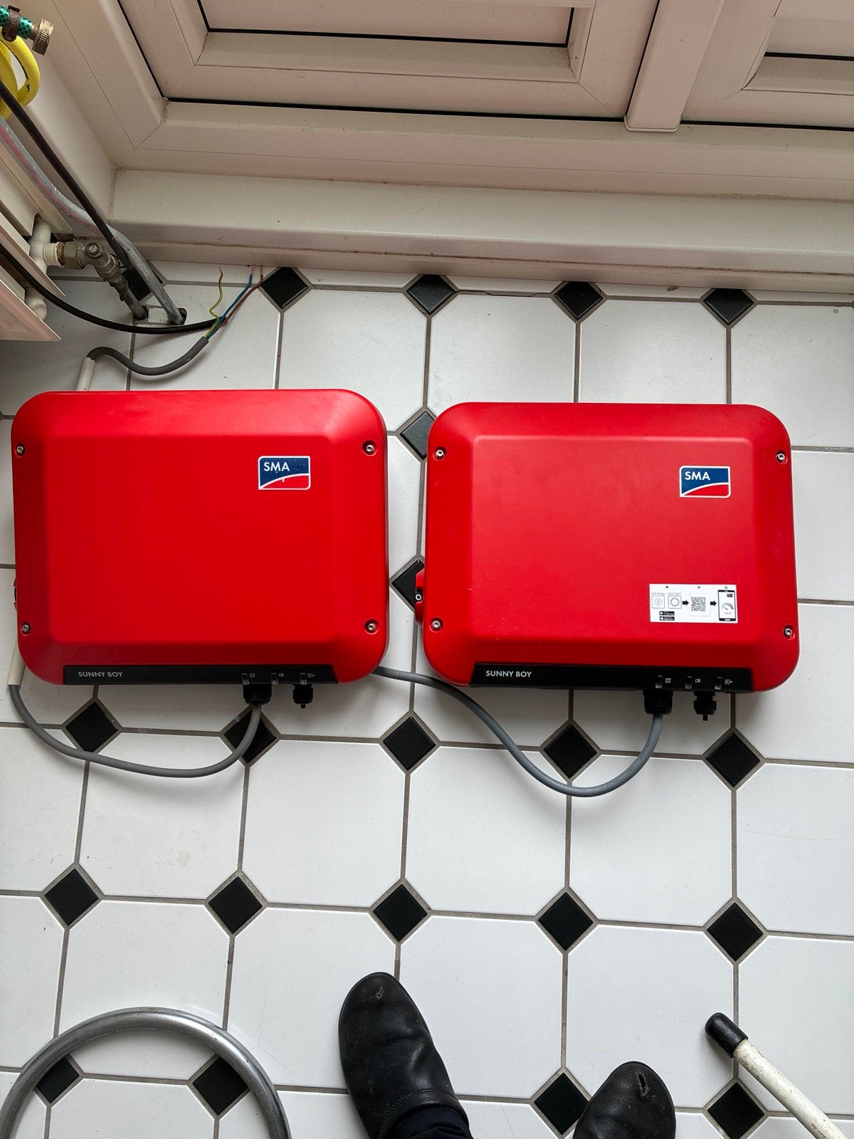 Te Koop: twee goed functionerende omvormers, Ophalen, Zo goed als nieuw, Overige typen, 200 wattpiek of meer