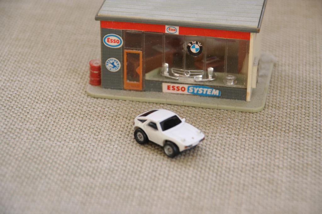 MERK? SCHAAL? kleiner als 1:87, Porsche 928, Ophalen of Verzenden, Zo goed als nieuw, Auto