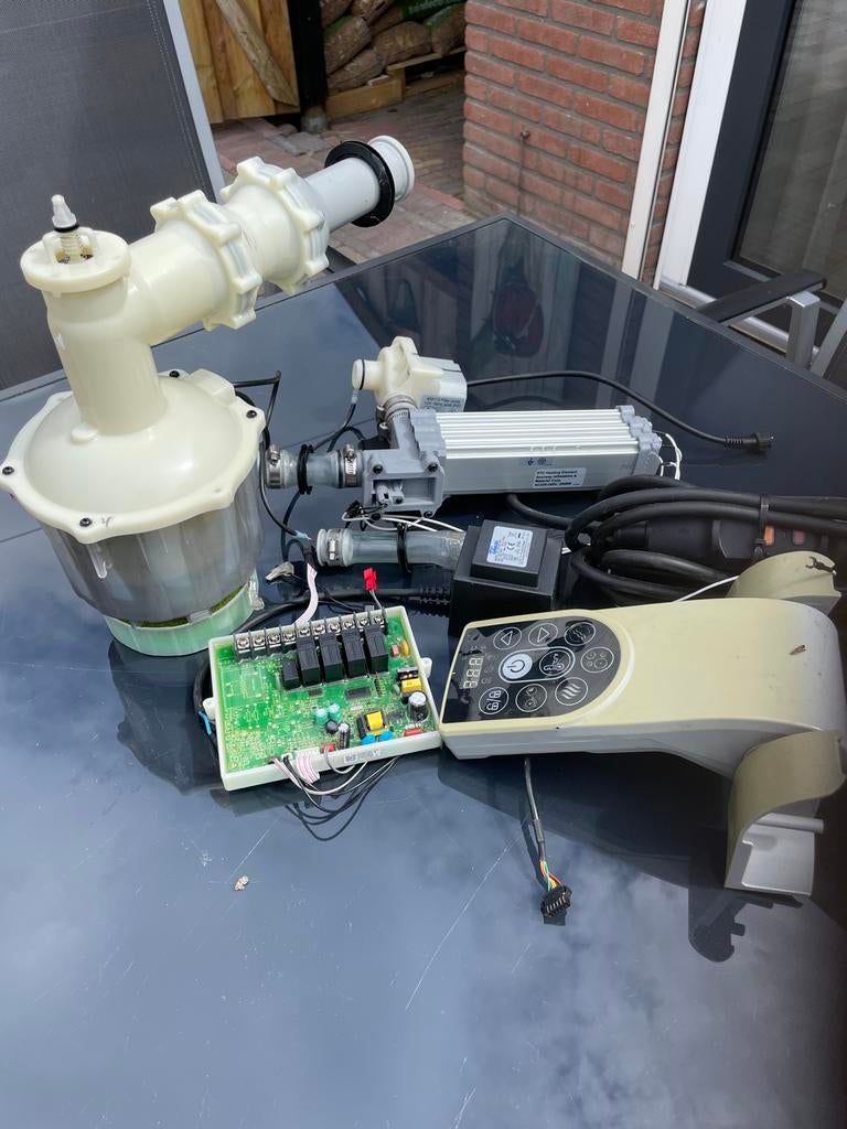 Onderdelen voor spa/jacuzzi: pomp, UV-sterilisator, besturin, Tuin en Terras, Zwembad-toebehoren, Ophalen of Verzenden, Zo goed als nieuw