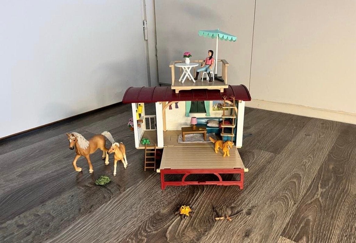 Schleich Caravan met paarden en accessoires, Ophalen of Verzenden, Gebruikt, Meisje
