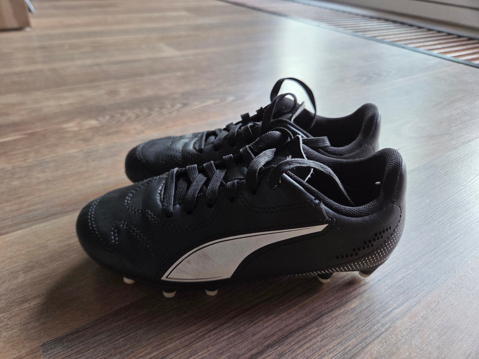 Puma Voetbalschoenen maat 30, Sport en Fitness, Voetbal, Ophalen of Verzenden, Zo goed als nieuw, Schoenen