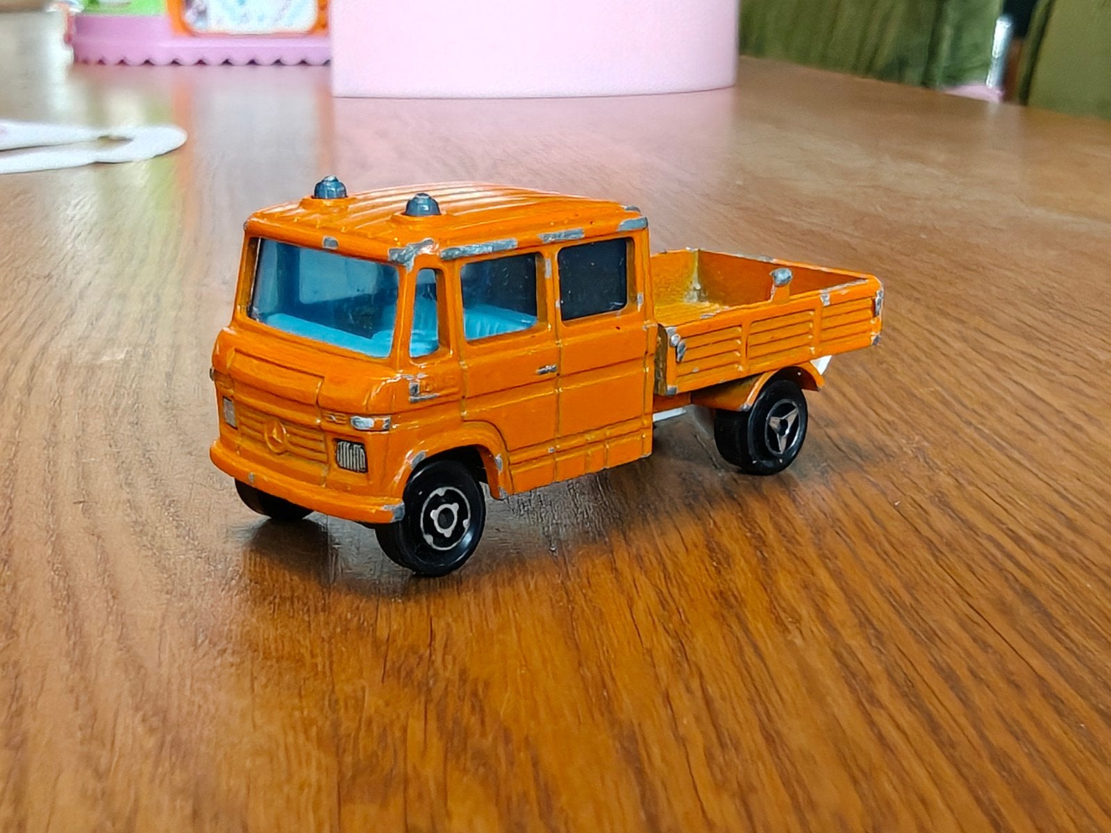 Majorette Mercedes Trax Publicus ORANJE, Hobby en Vrije tijd, Ophalen of Verzenden, Zo goed als nieuw, Bus of Vrachtwagen