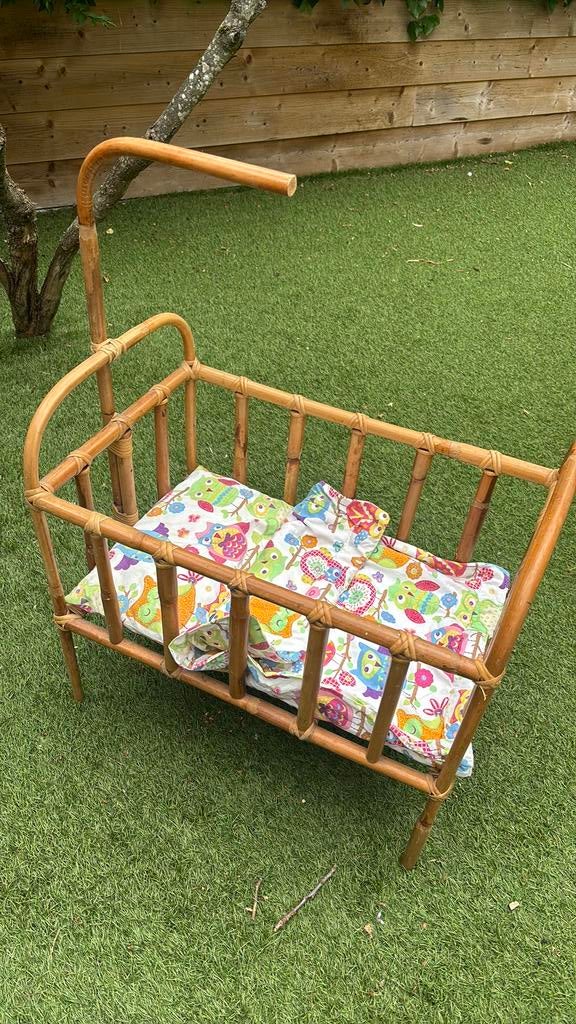 Rotan ledikantje voor poppen/knuffels, Ophalen, Zo goed als nieuw, Babypop