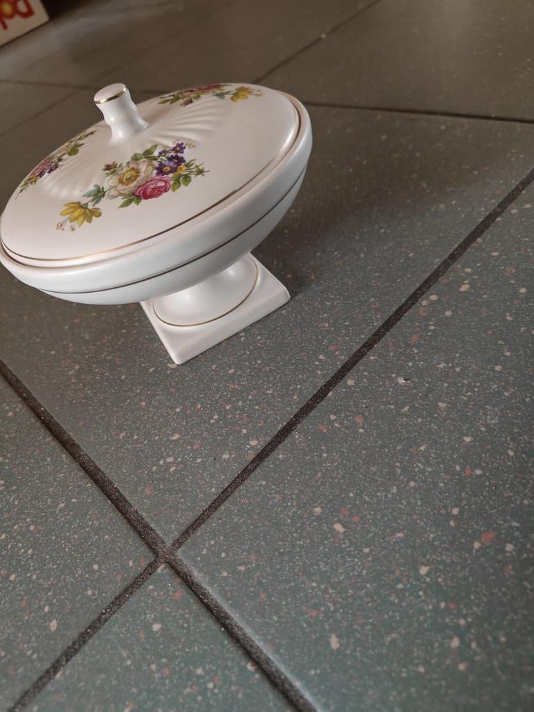 Vintage porseleinen bonbonnière met bloemmotief, Ophalen