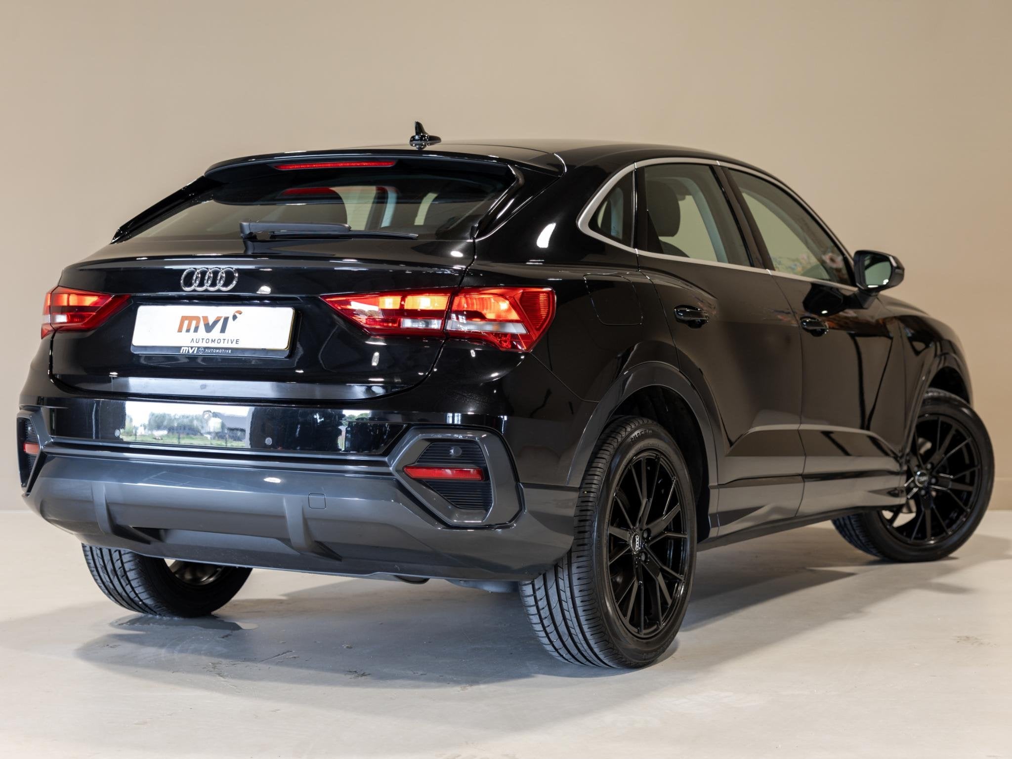 Audi Q3 Sportback 35 TFSI Business Edition / 150pk / Stuur v, Auto's, Voorwielaandrijving, Stof, 4 cilinders, Zwart