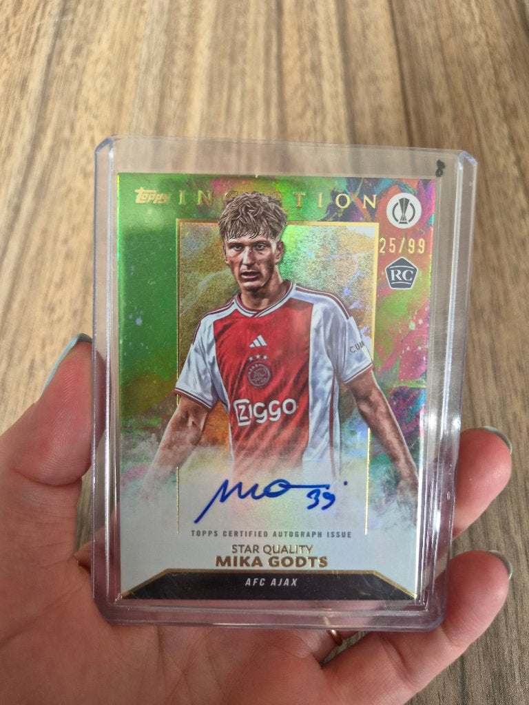 Topps Inception 23-24 Mika Godts 25/99 Rookie autograph, Ophalen of Verzenden, Zo goed als nieuw, Plaatje