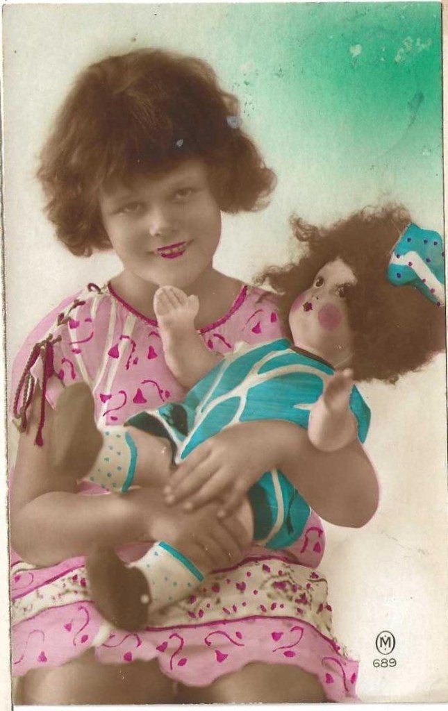 jt31-94  Kind met Pop   1928, Verzamelen, Ophalen of Verzenden, Voor 1920, Kinderen