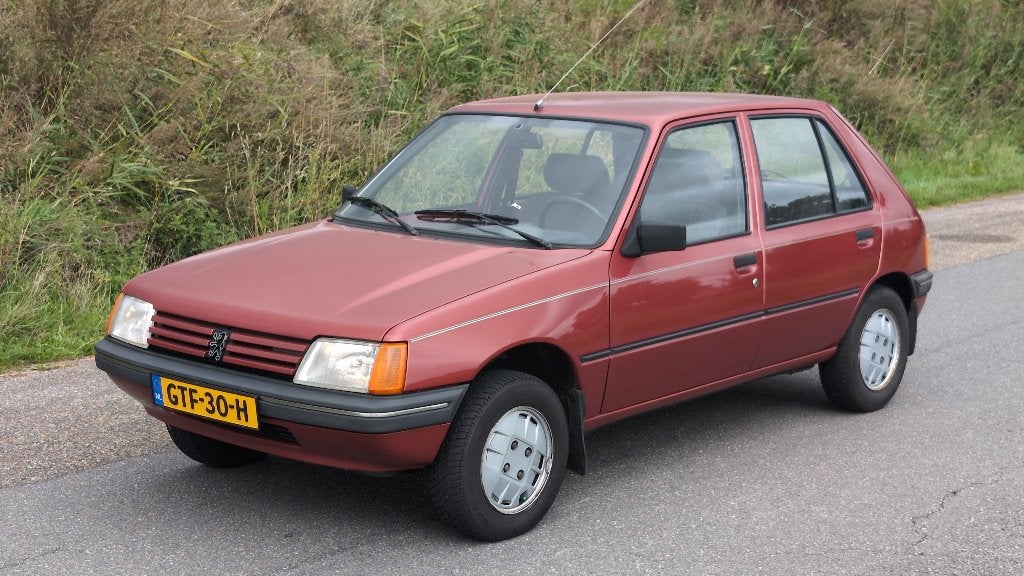 Peugeot 205 Bordeaux Rood 1.6 AUT | Oldtimer | APK | 62000km, Auto's, 4 cilinders, Particulier, Metallic lak, 900 kg