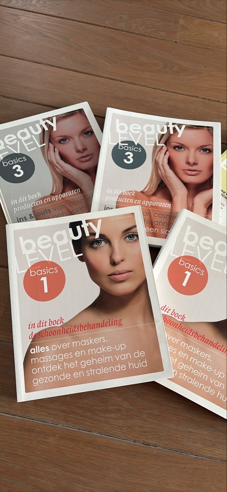 Beauty Level Basics schoolboeken schoonheidsspecialiste, Ophalen of Verzenden, Zo goed als nieuw, MBO