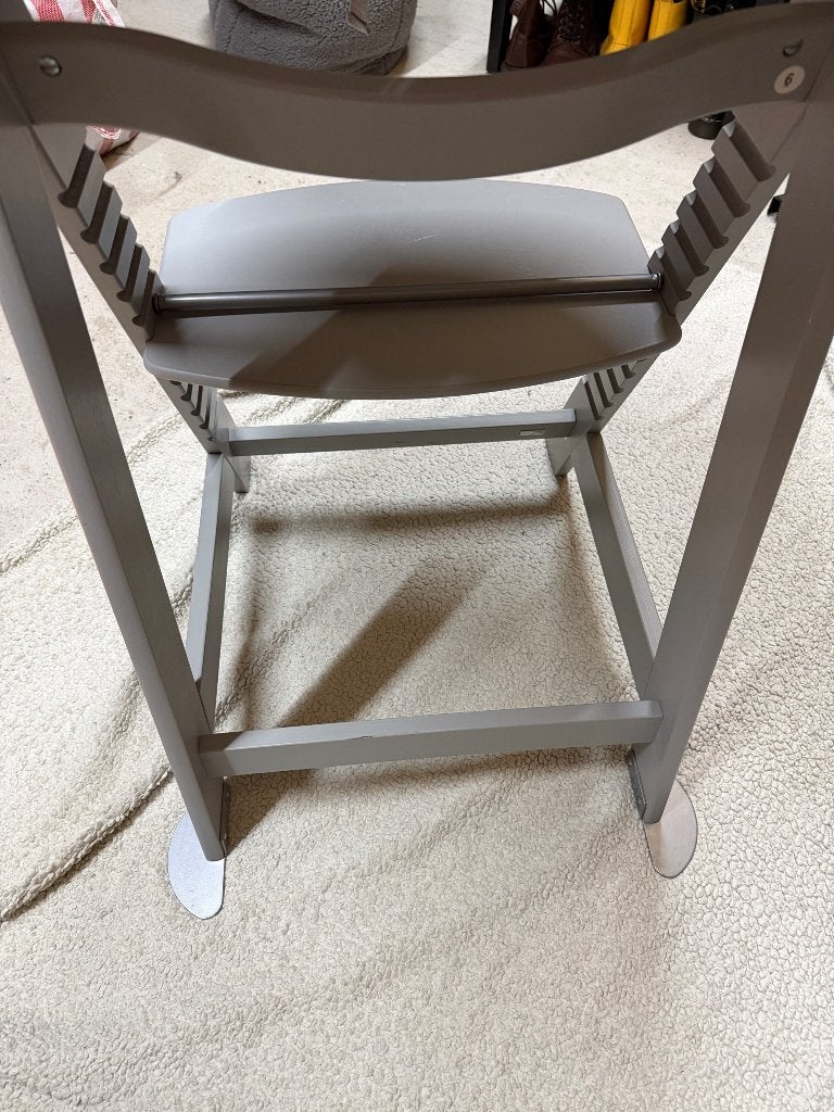 2-in-1 kinderstoel Born Up Zickzack Grijs, Kinderen en Baby's, Kinderstoelen, Ophalen, Gebruikt, Meegroeistoel, Gordel(s)