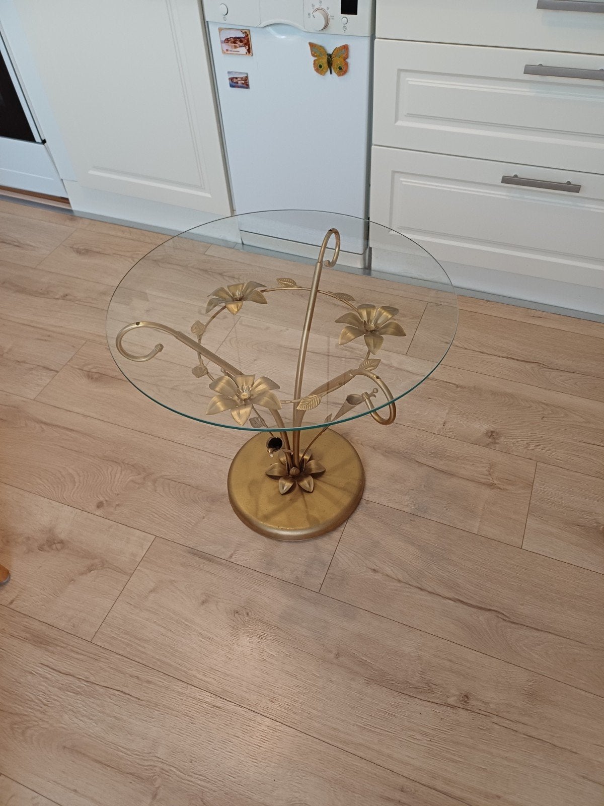 Mooie gouden bijzettafel met glazen blad - 53cm hoog, Ophalen