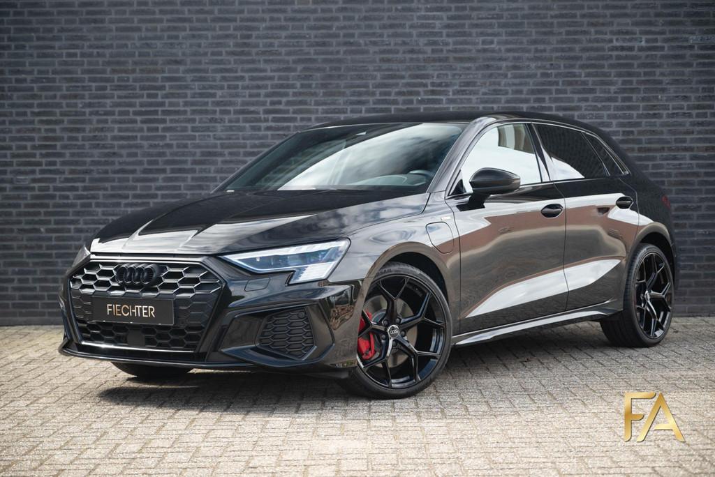 Audi A3 Sportback 45 TFSI e S edition Competition Ruitleder|, Auto's, Gebruikt, 4 cilinders, Zwart, Hybride Elektrisch/Benzine