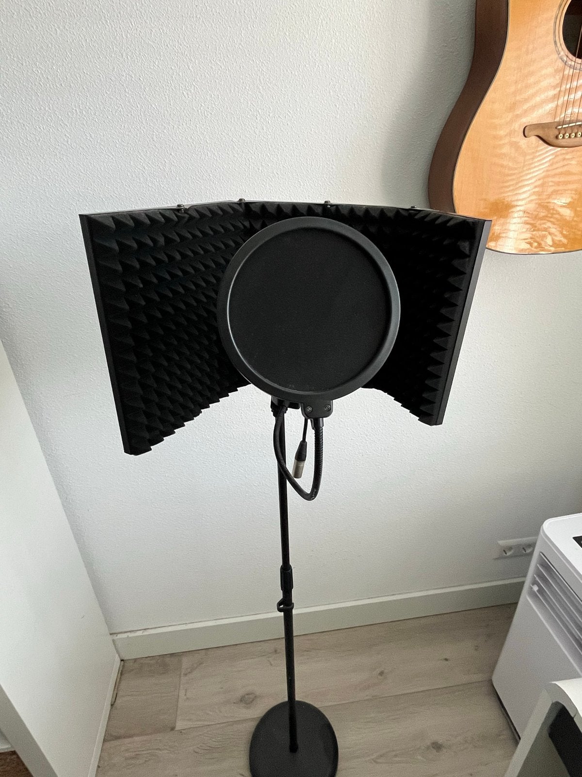 Studiokit: Behringer microfoon, standaard en scherm, Ophalen of Verzenden, Gebruikt, Studiomicrofoon