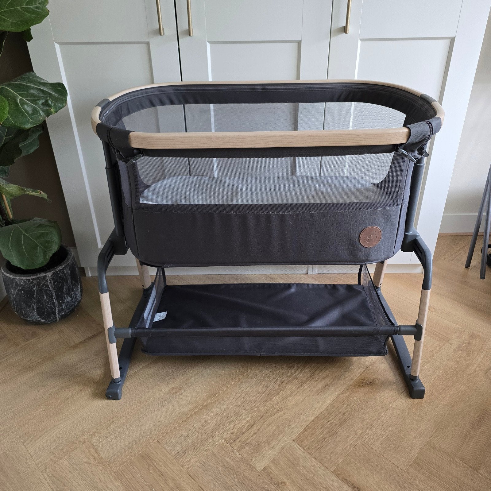 co-sleeper maxi-cosi iora air met gloednieuw matras, Kinderen en Baby's, Babywiegjes en Ledikanten, Ophalen, Zo goed als nieuw
