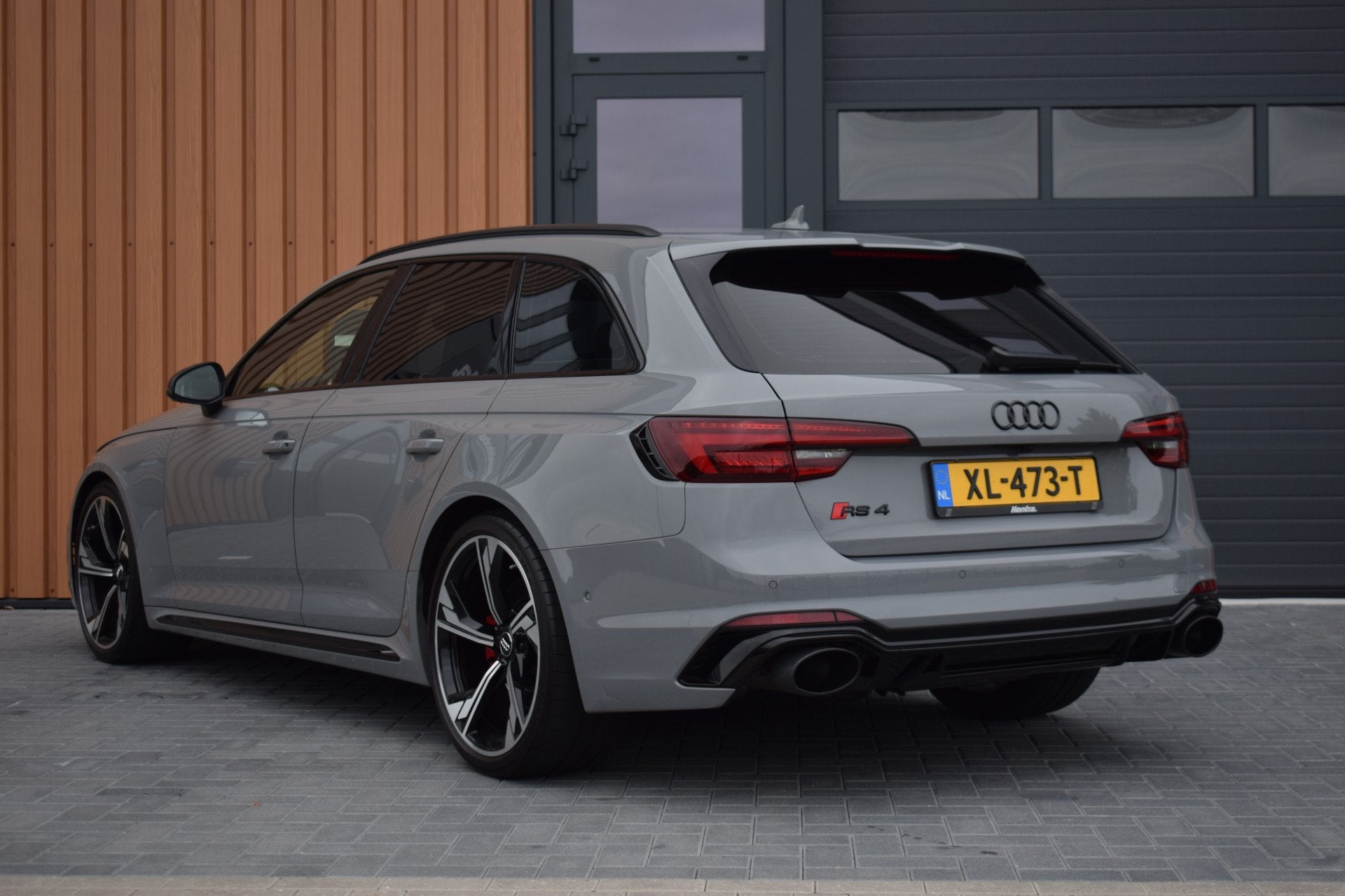 Foto 11 van Audi RS4 2.9 TFSI 450pk Quattro Pano | HUD | Milltek | 360 c