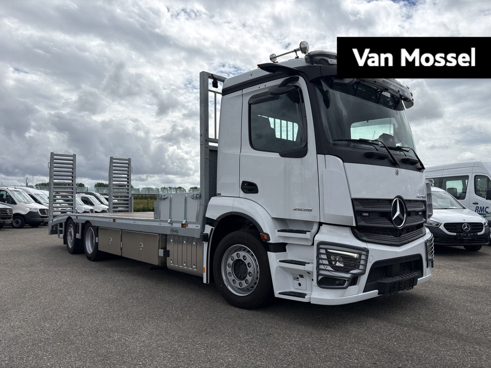 Mercedes-Benz ACTROS 2635 6X2L Oprijwagen (bj 2024), Automaat, Lederen bekleding, Zwart, Wit