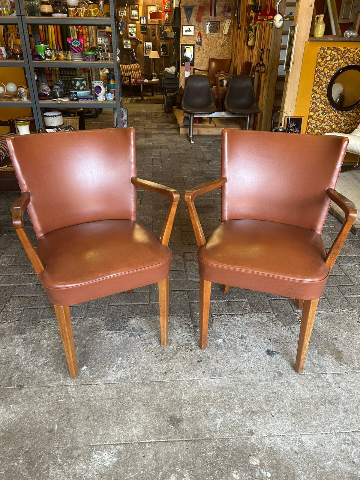 2 vintage bruine eetkamer/ kantoor/ cafe stoelen,  50/60’s, Huis en Inrichting, Stoelen, Ophalen, Twee, Bruin, Vintage