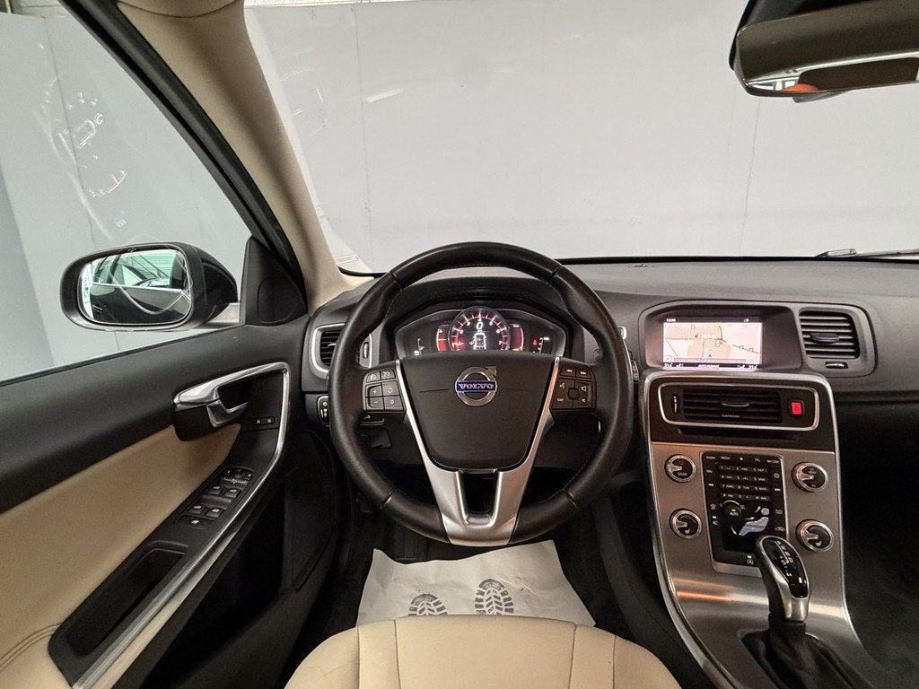 Volvo V60 T3 Nordic+ Automaat|Nwe Riem|Leder|Xenon|Cruise ., Auto's, Volvo, Euro 6, 4 cilinders, Zwart, Automatische klimaatregeling