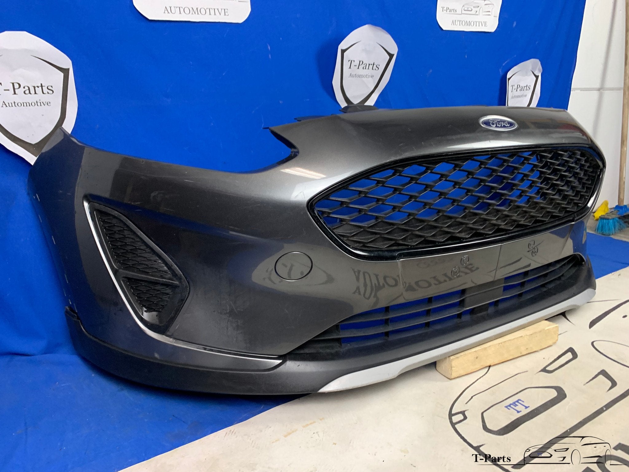 ford fiesta active Voorbumper grille bumper rooster 2017+, Auto-onderdelen, Gebruikt, Info@ford.com, Ophalen of Verzenden, Ford