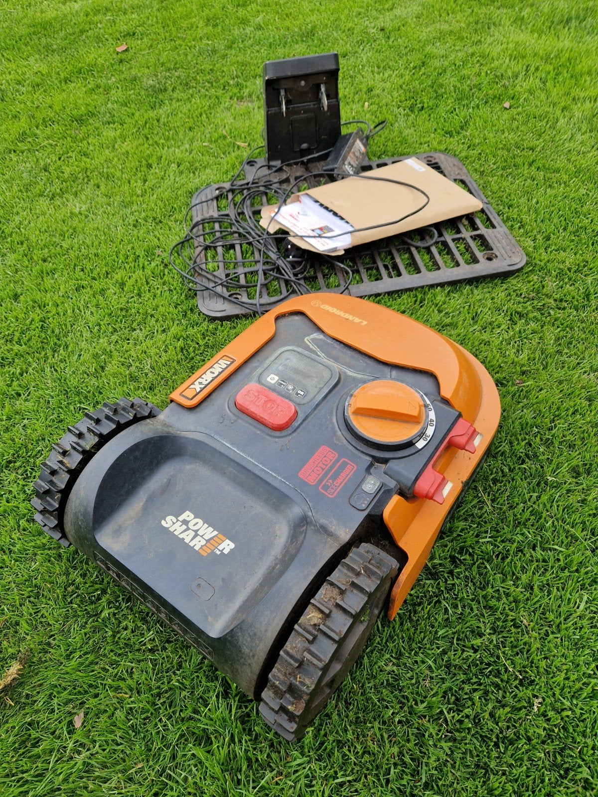 Worx Landroid robotmaaier m500, Gebruikt, Minder dan 30 cm, Ophalen of Verzenden, Accu-grasmaaier