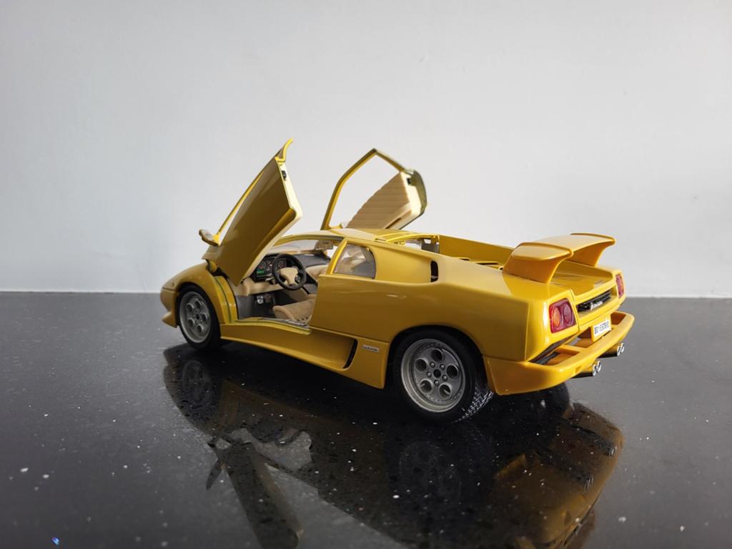 Lamborghini Diablo geel 1/18 Bburago, Ophalen of Verzenden, Zo goed als nieuw, Auto, Bburago