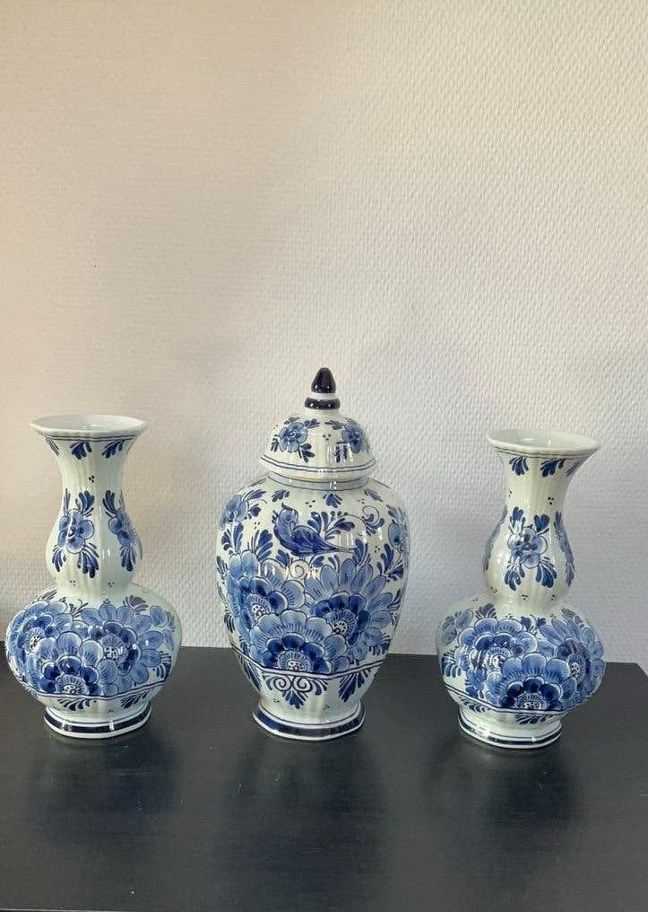 2 Delfts Blauwe vazen en 1 gemberpot, Ophalen