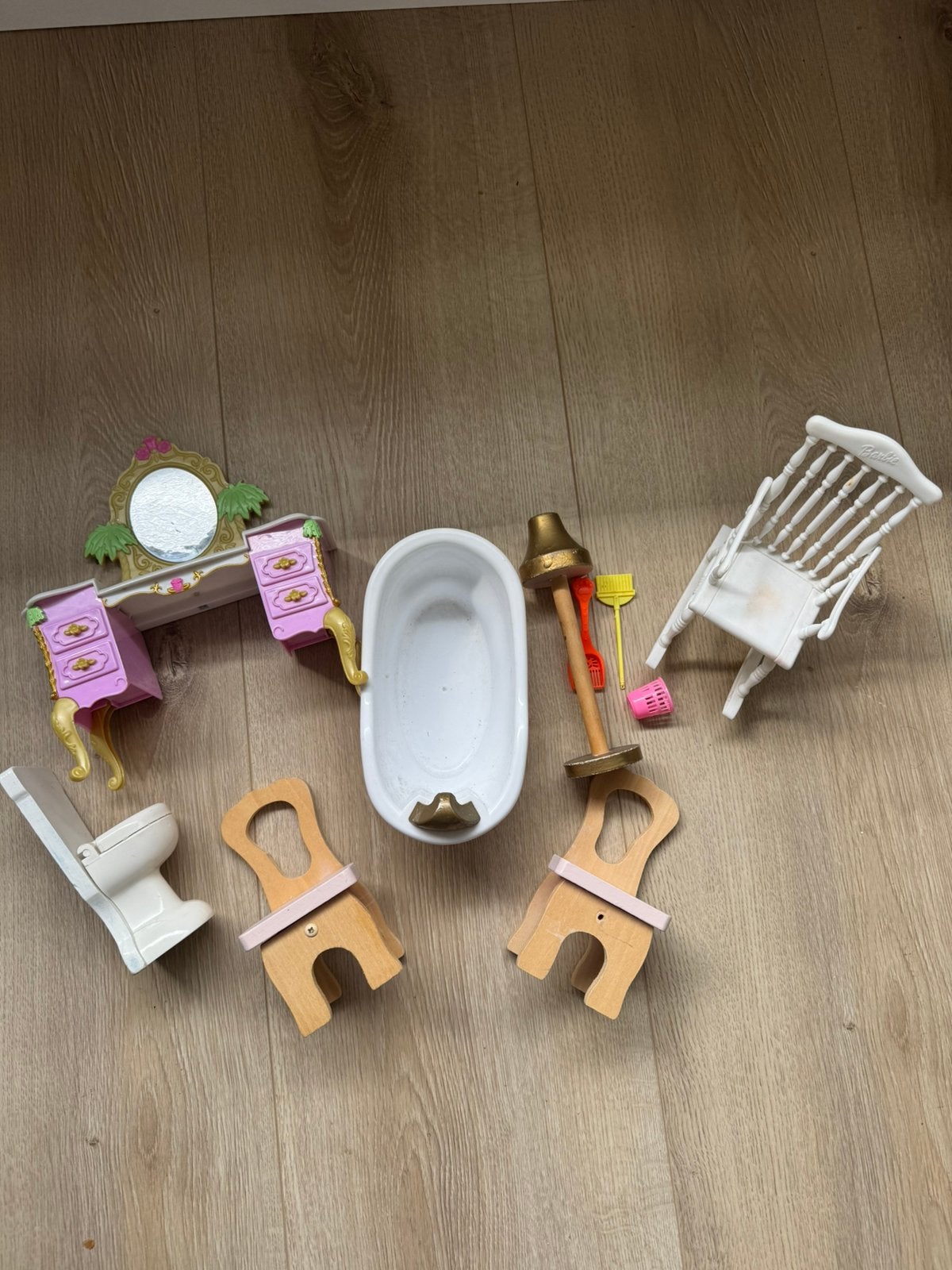 Poppenhuis barbie meubels spullen gratis ophalen, Ophalen, Gebruikt, Poppenhuis
