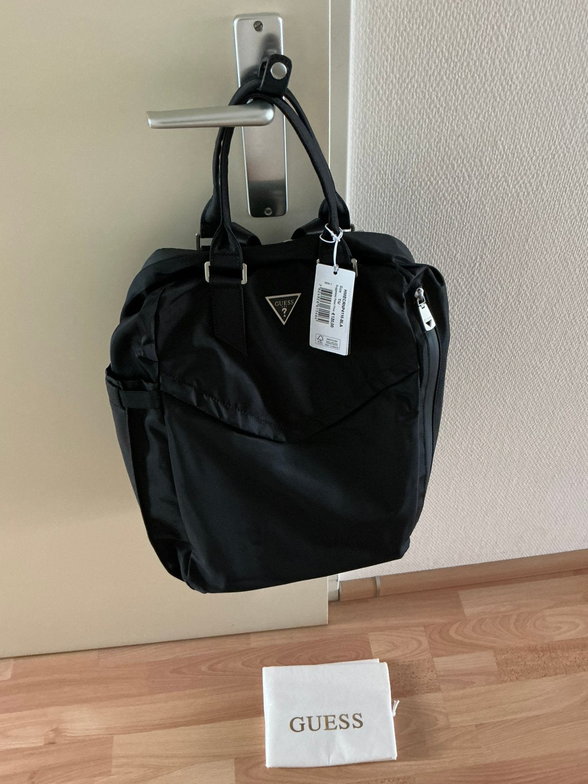 Merk:GUESS Rugtas kleur zwart, Overige merken, 25 tot 40 cm, Ophalen of Verzenden, Zo goed als nieuw