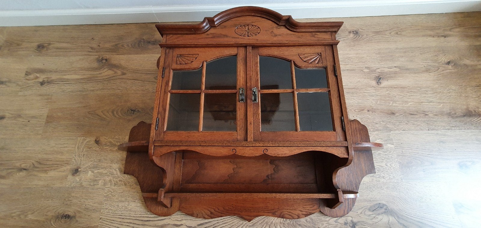 Antiek houten wandkastje met glazen deurtjes, Antiek en Kunst, Ophalen
