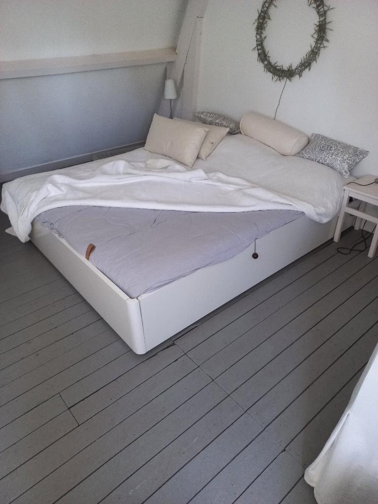 Ruim 2persoonsbed Auping 200x200cm, Ophalen, Verstelbaar, Wit, Tweepersoons