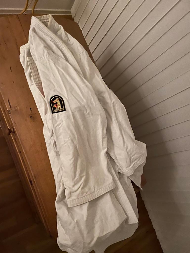 Karatepak 190cm met witte en rode band, Groter dan maat XL, Gebruikt, Vechtsportpak, Ophalen of Verzenden