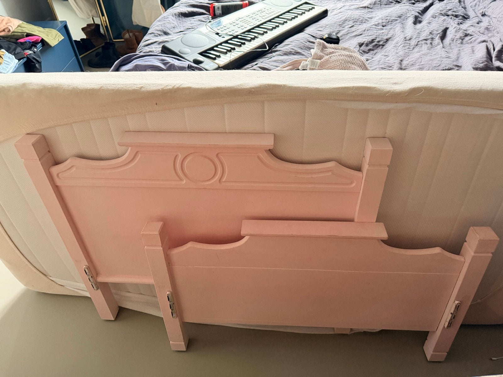 Eenpersoons bedframe (roze) gratis af te halen, Ophalen, Gebruikt, Eenpersoons, Overige kleuren