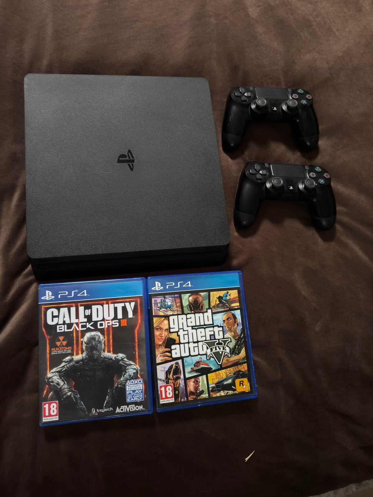 Ps4 met 2 controllers, Ophalen, Met 2 controllers, Zo goed als nieuw, Slim