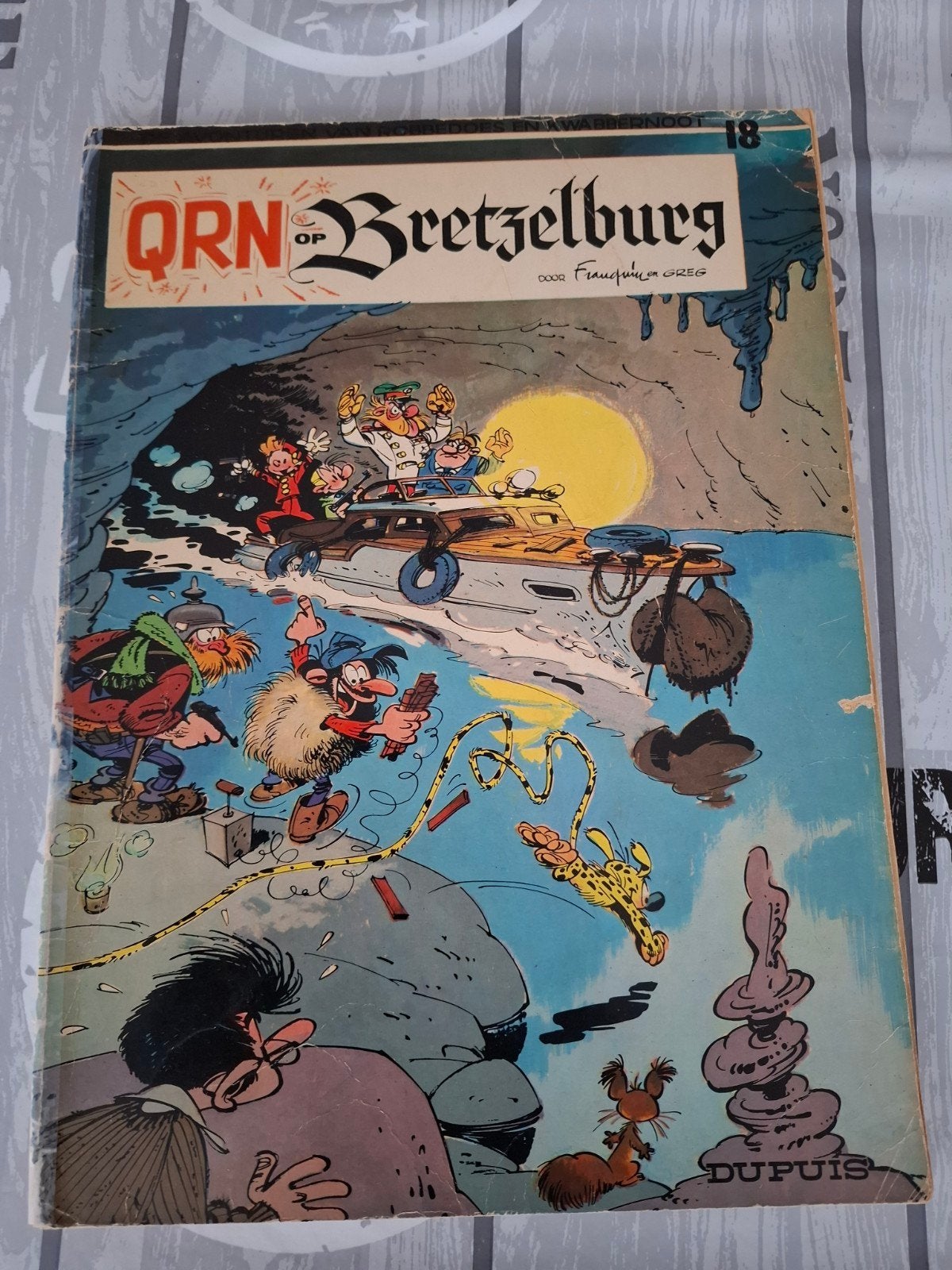 Robbedoes en Kwabbernoot: QRN op Bretzelburg (nr. 18), Eén stripboek, Ophalen of Verzenden, Gelezen