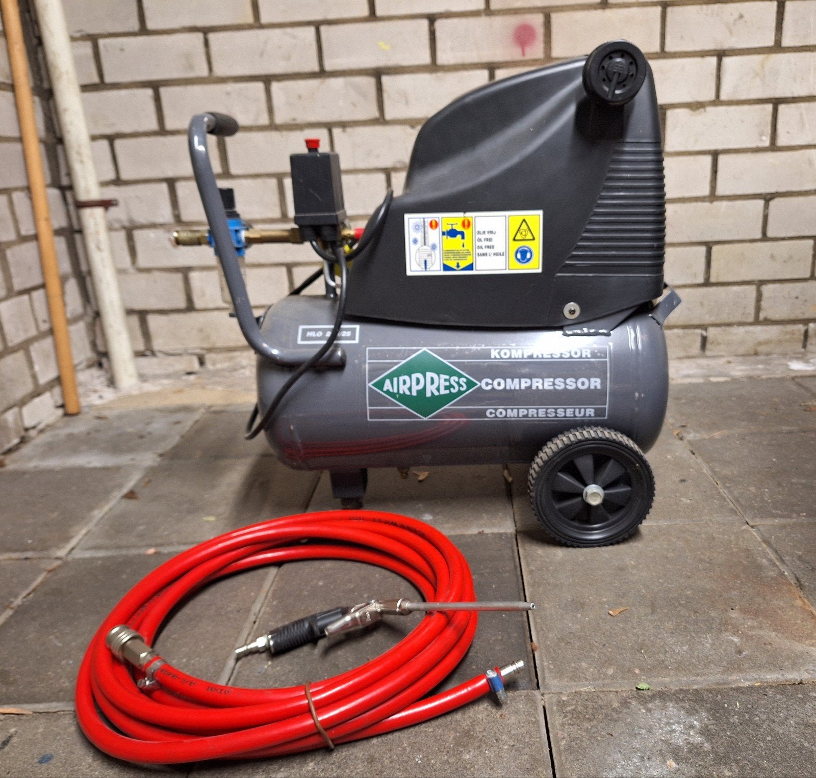 Airpress olie vrij compressor, Ophalen, Zo goed als nieuw