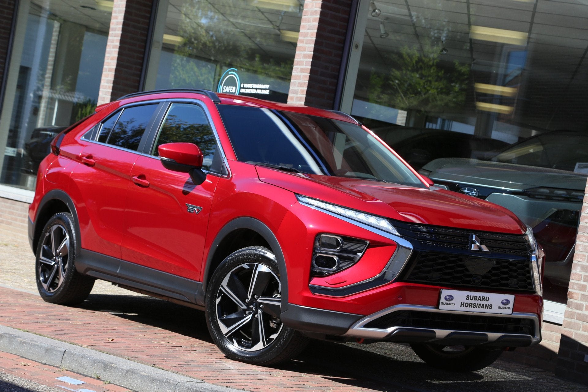 Mitsubishi Eclipse Cross 2.4 PHEV 4WD Intense+ Navi Leer LED, Automaat, 188 pk, 4 cilinders, 1875 kg