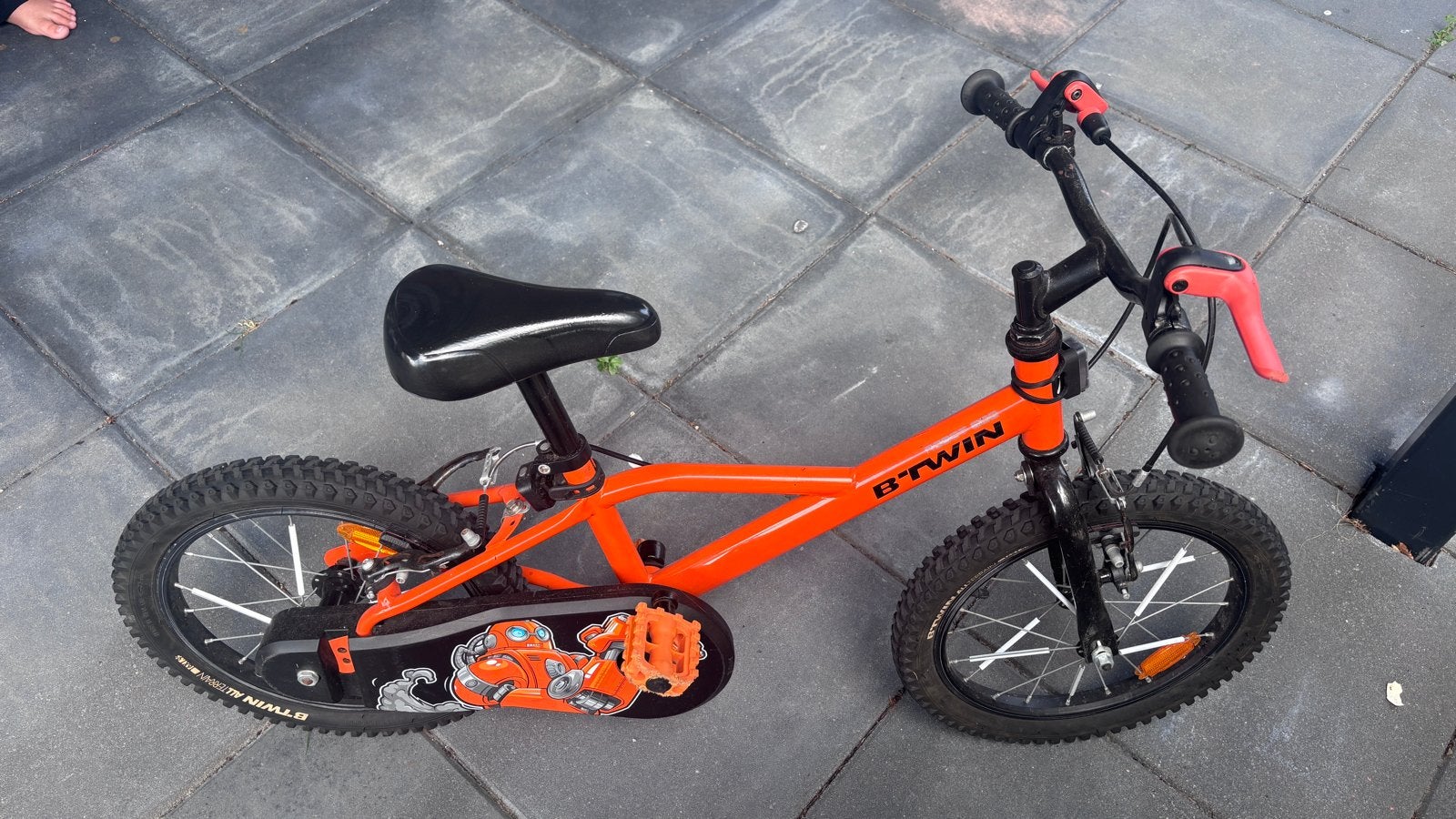 B'Twin jongensfiets 16 inch - Oranje, Ophalen of Verzenden, Gebruikt, Velgrem, 16 tot 20 inch
