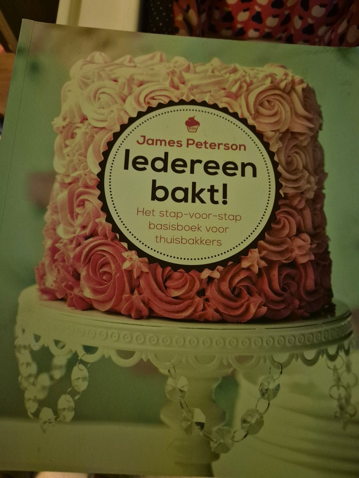 Iedereen Bakt!, Boeken, Taart, Gebak en Desserts, James Peterson, Ophalen of Verzenden, Zo goed als nieuw