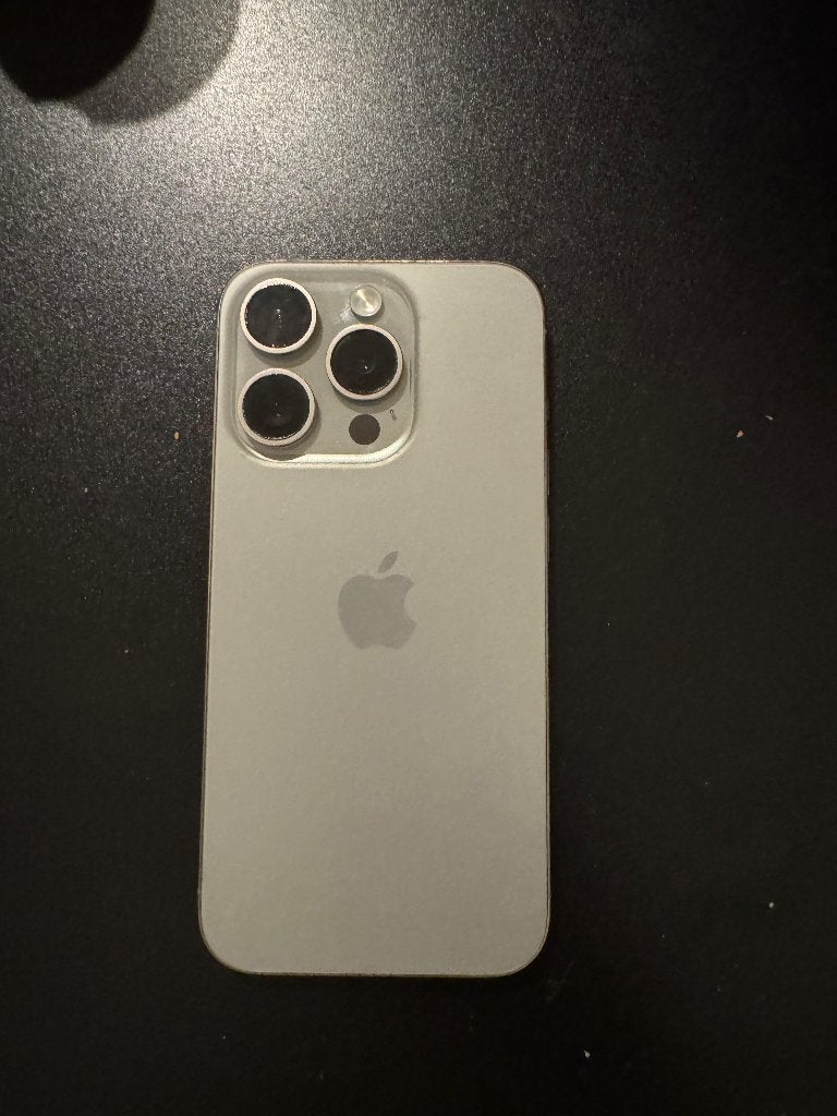 Foto 4 van iPhone 15 Pro 128GB Natural Titanium