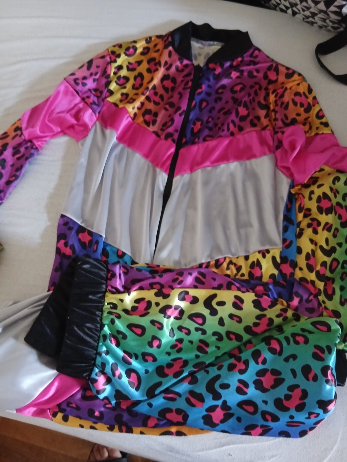 Opvallend Leopard Print Trainingspak - Maat M, Kleding | Dames, Carnavalskleding en Feestkleding, Maat 38/40 (M), Carnaval, Ophalen of Verzenden