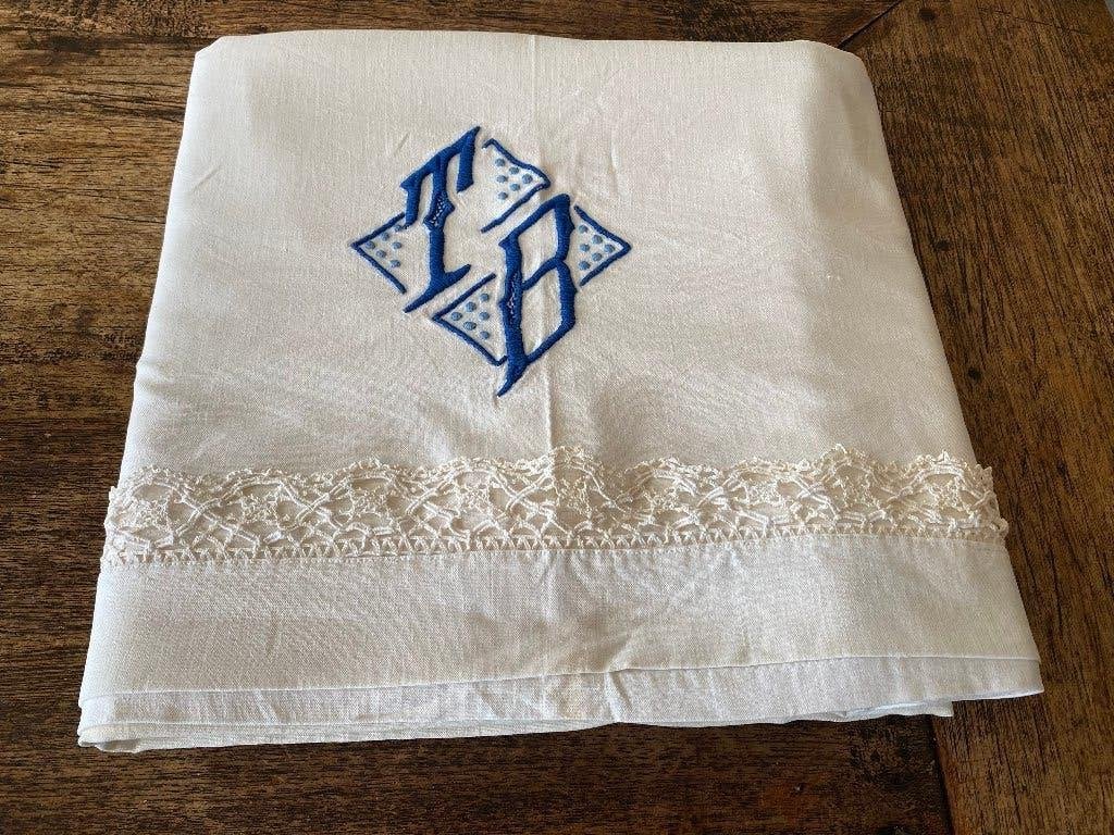 Brocante Frans hand geborduurd/broderie laken - monogram TB, Ophalen of Verzenden